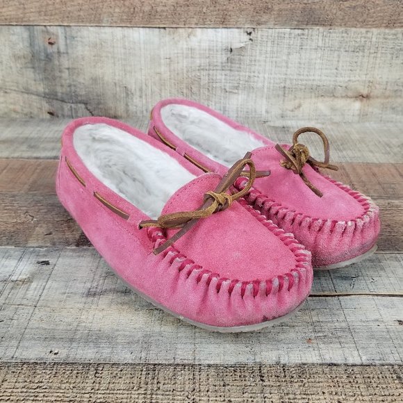Minnetonka Shoes - Minnetonka Pink Faux Fur Women Sz 8 Lined Suede Flats Moccasin Slippers Shoes